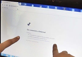 Pantalla de un ordenador en la que aparece el mensaje 'Sin conexión a Internet'.