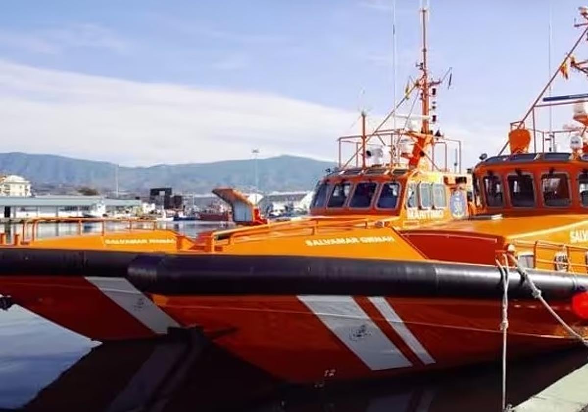 Rescatados 22 inmigrantes, dos menores, a bordo de una patera en aguas de Motril