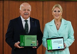 Jesús Aguirre y Carolina España, en el Parlamento de Andalucía.
