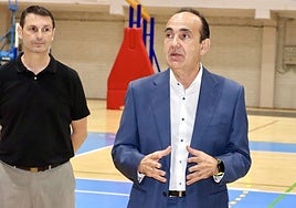 Pablo Martínez habla con la plantilla, a la que se presentó.