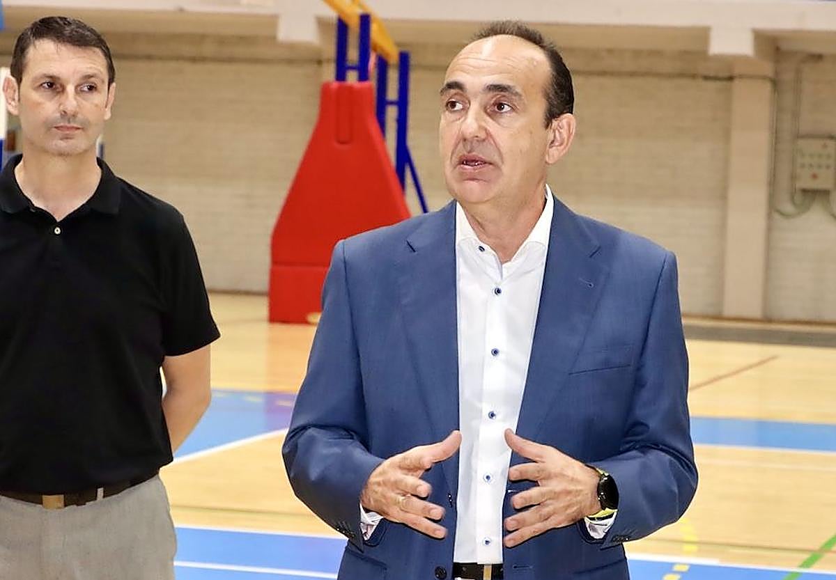 Pablo Martínez habla con la plantilla, a la que se presentó.