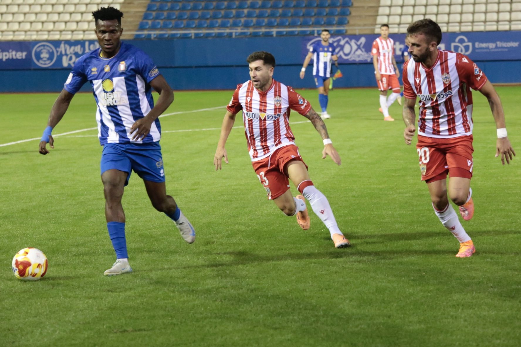 El Almería impone su calma