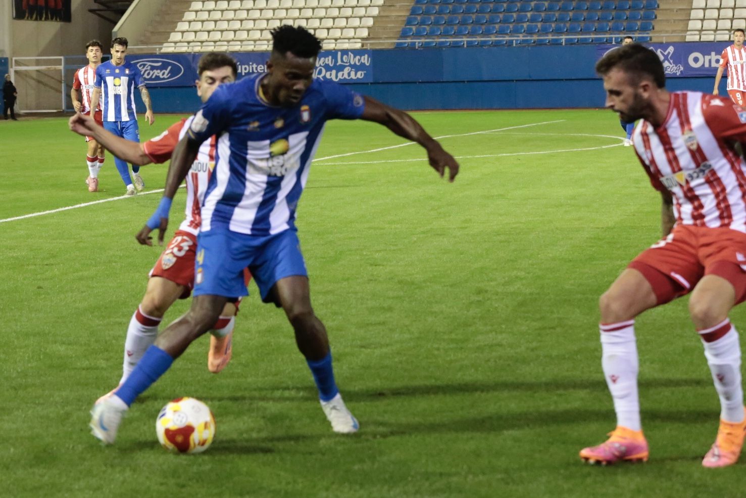 El Almería impone su calma