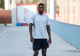 Martin Hongla sale a un entrenamiento.