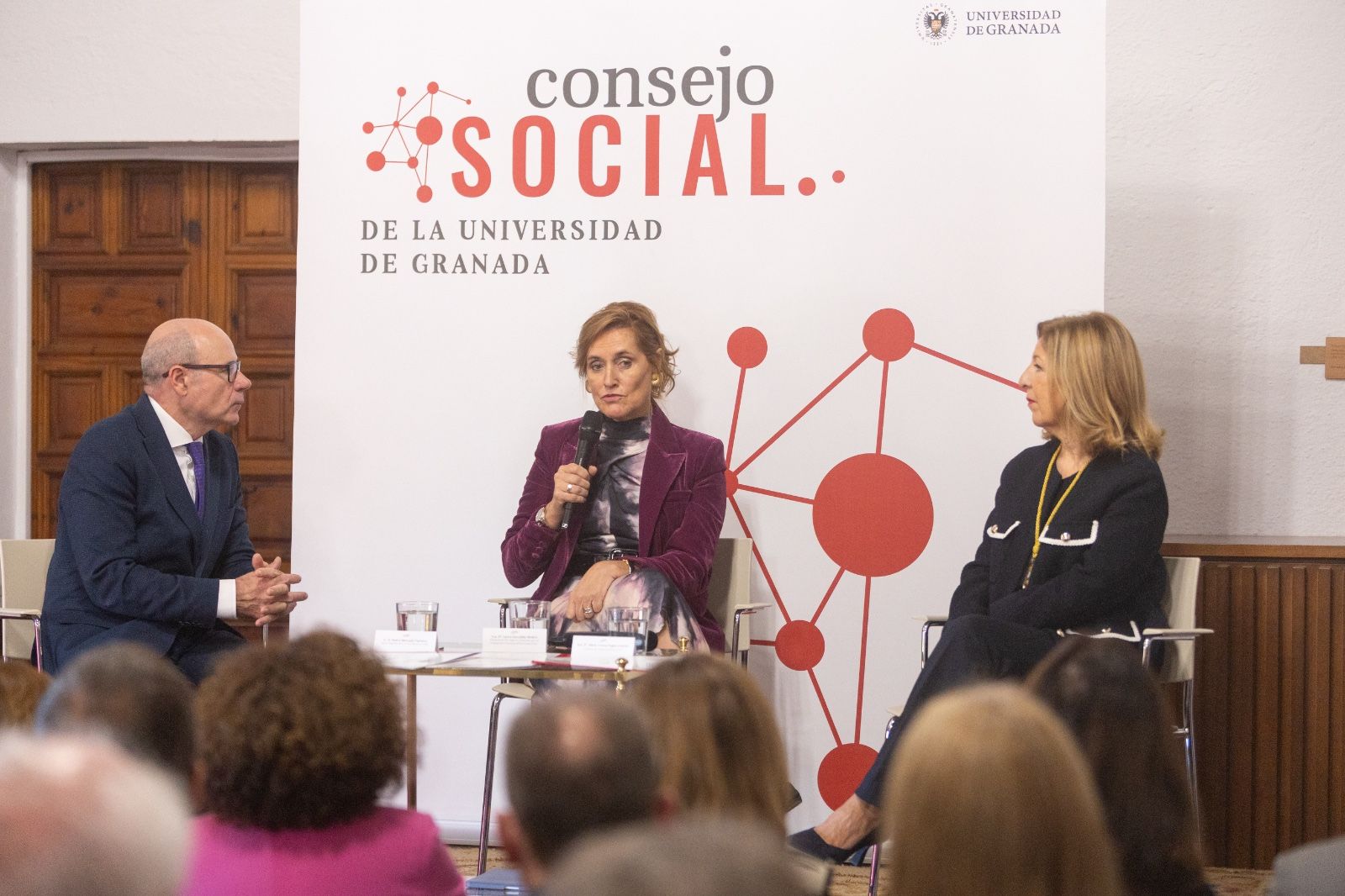 Laura González-Molero, presidenta de DKV Salud y Asociación para el Progreso de la Dirección, participa en la charla.