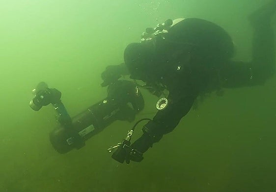 Imagen de archivo de un buzo durante una inmersión.