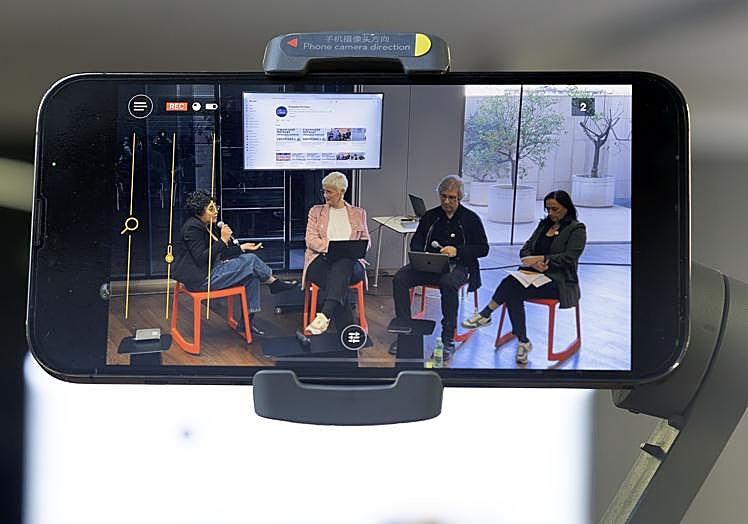 Una de las sesiones del 2024 vista a través del teléfono desde el que se emite el streaming en directo.