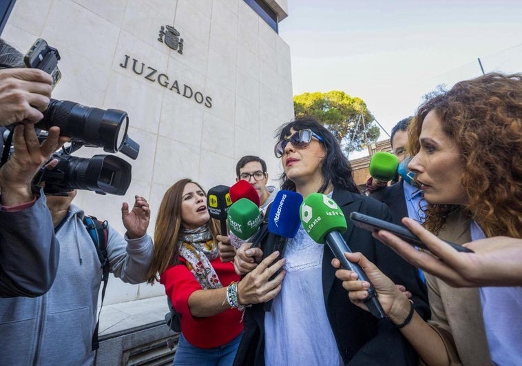 Juana Rivas pide que «acabe este circo» tras declarar por sustracción: «No me voy a rendir por mi hijo»