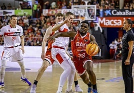 Elias Valtonen se emplea a fondo en defensa en el partido del Nuevo Congost.