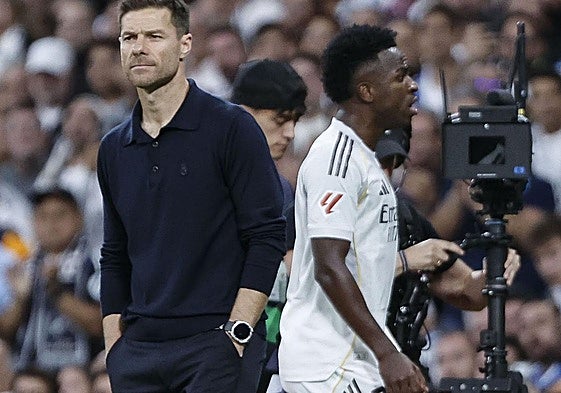 Xabi Alonso y Vinicius