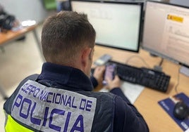 Un agente de Policía Nacional de Almería, de archivo.