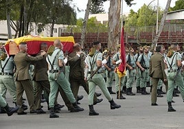 La Legión despide a Daniel Ruiz Mateo en una emotiva misa funeral