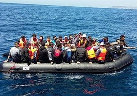 Condenan al guía y el piloto de una patera con 30 inmigrantes que pidió auxilio cuando naufragaba