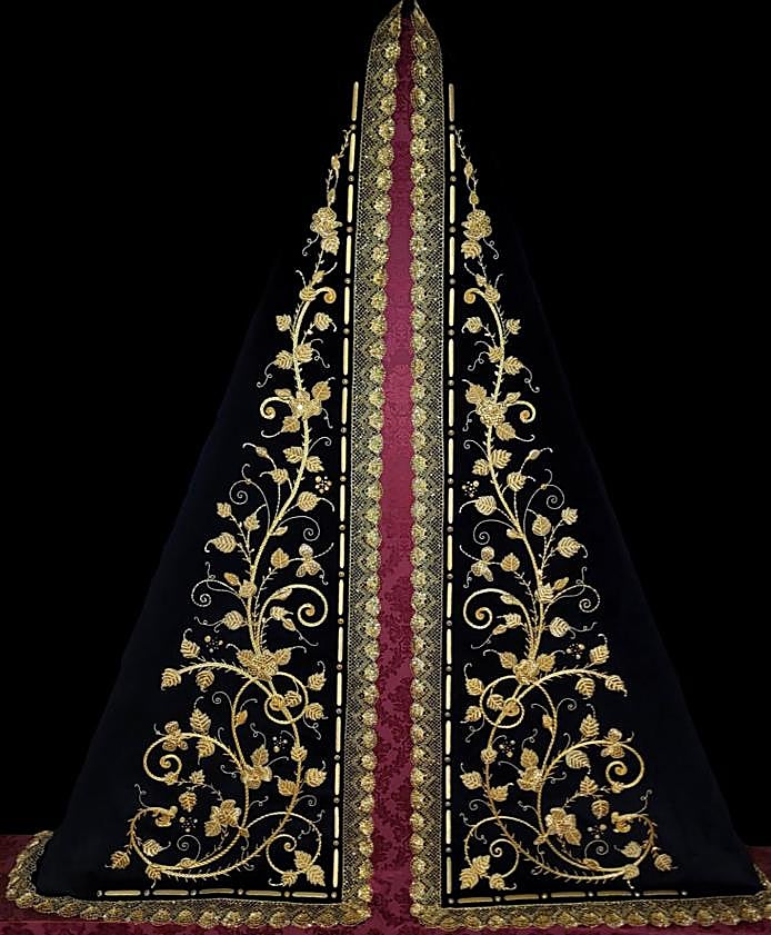 Imagen secundaria 2 - Detalles del nuevo manto de la Virgen de la Salud