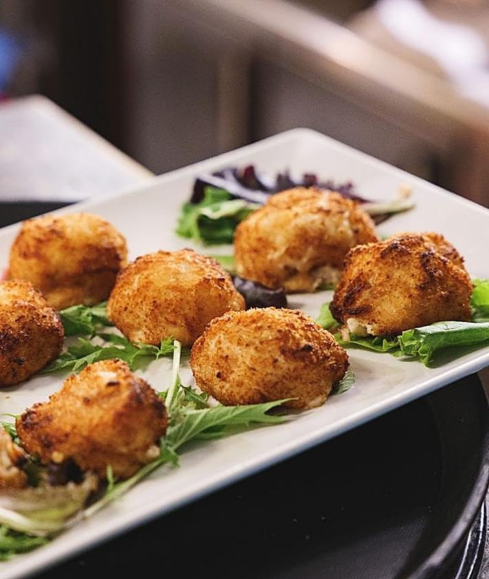 Imagen secundaria 2 - El restaurante de Granada que ofrece «platos grandes y de calidad para que la gente disfrute»