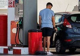 El mejor y el peor día para echar gasolina de la semana, según la OCU.