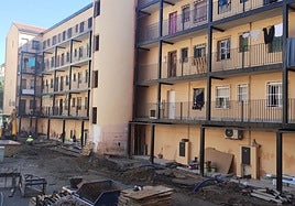 Nueva imagen de El Patio, sin puntales y con las pasarelas nuevas, donde aún resta por finalizar el espacio exterior común.