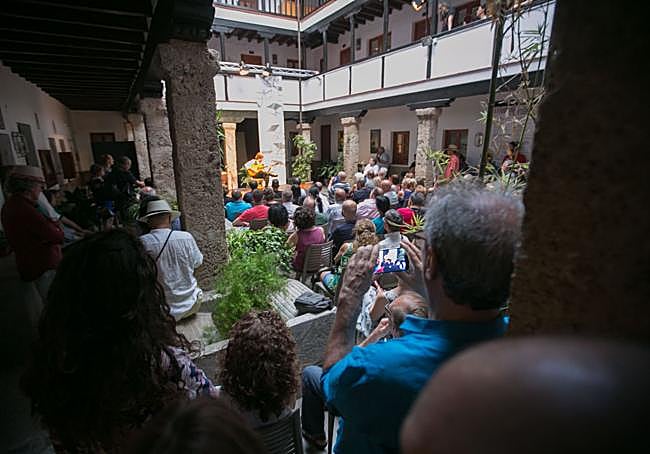 Evento flamenco en el patio de la Corrala de Santiago.