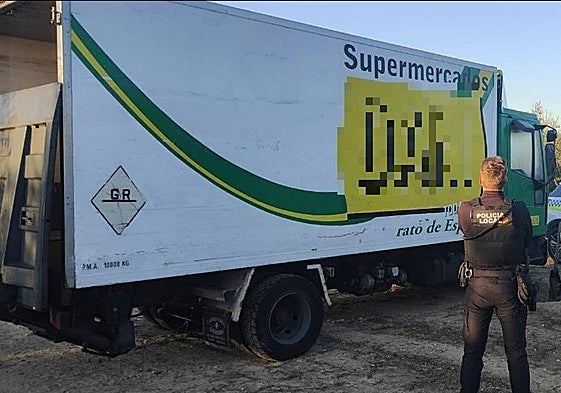 Camión recuperado por la Policía Local de Íllora