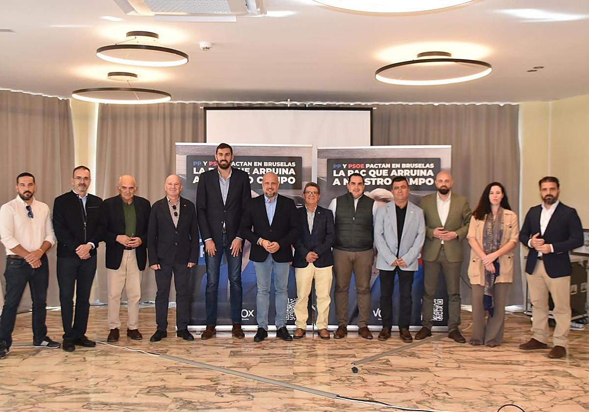 'PP y PSOE pactan en Bruselas la PAC que arruina a nuestro campo', la campaña ha lanzado Vox en Almería