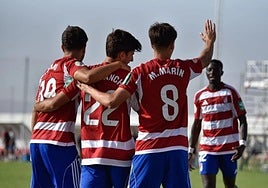 Los futbolistas del Recreativo celebran un gol en la Ciudad Deportiva del Granada.