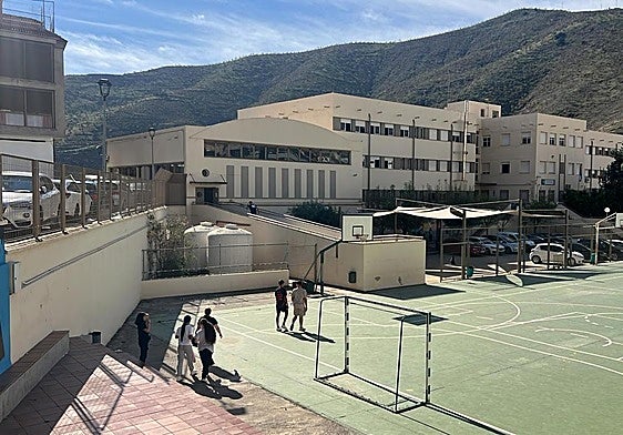 Patio del instituto de Albuñol donde se ha producido el incidencite.