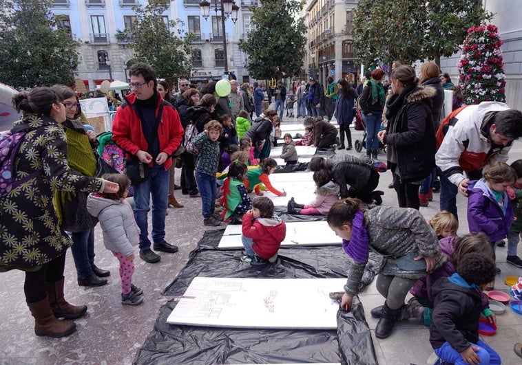 El uso de 600.000 euros de las reservas de Granada Educa pone en pie de guerra a las familias
