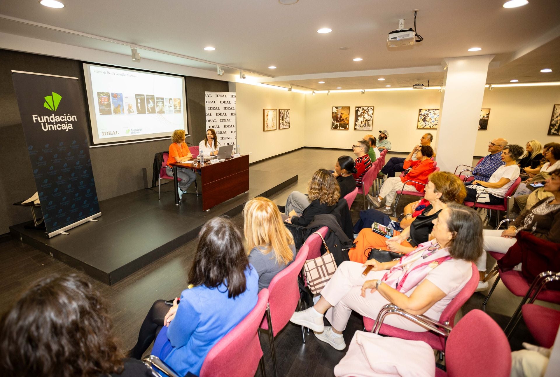 El Aula de Cultura de Berna González Harbour en fotos