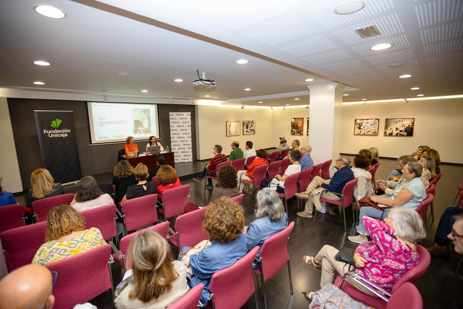 El Aula de Cultura de Berna González Harbour en fotos