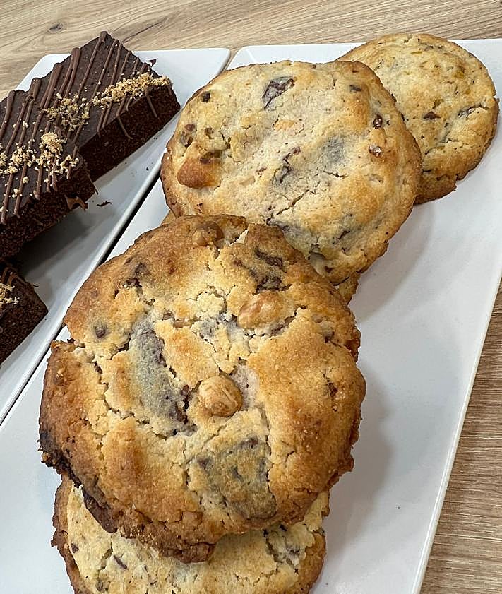 Imagen secundaria 2 - La pastelería de Granada que crea dulces artesanos para diabéticos: «Nos lo agradecen mucho»