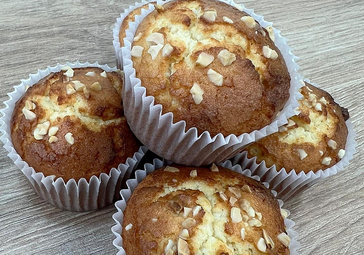 Imagen principal - La pastelería de Granada que crea dulces artesanos para diabéticos: «Nos lo agradecen mucho»