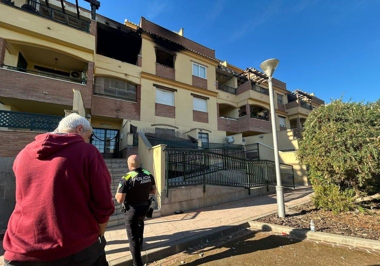 Empiezan a limpiar el bloque de Atarfe que sufrió una explosión por un laboratorio de droga