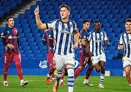 Peru Rodríguez celebra su gol de penalti al Huesca.