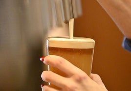 La cerveza que ha inventado un científico que emborracha pero no tiene alcohol ni provoca resaca.