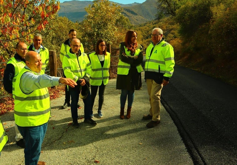 La Junta reasfalta la carretera que conecta con el Hotel del Duque