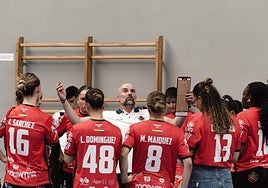 Una charla del Ciudad de Granada femenino.