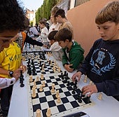 Algunas de las partidas que se celebraron ayer en la calle Yerma.