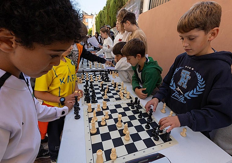 El ajedrez llena de vida la calle Yerma