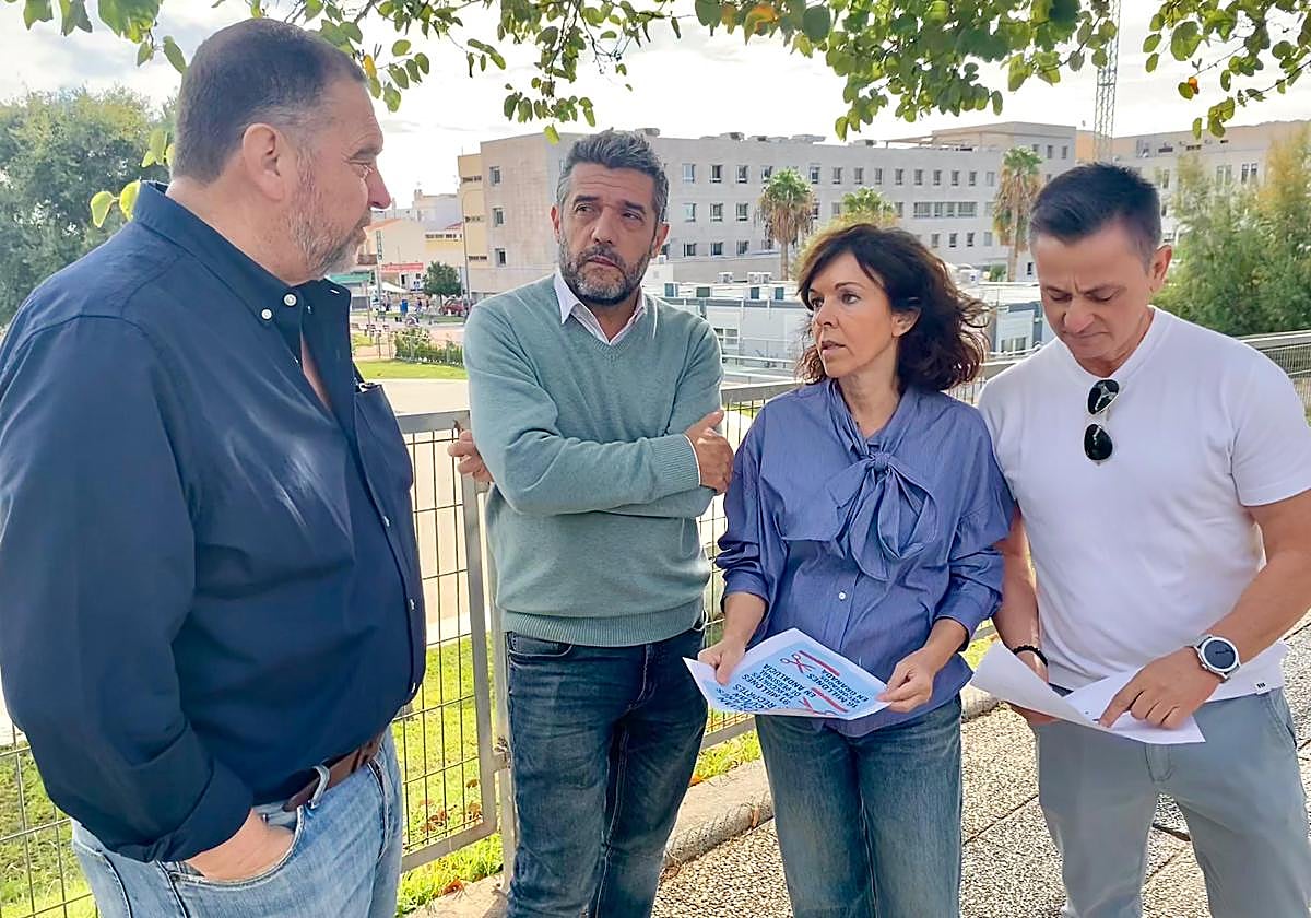 María Ángeles Prieto y Francisco Sánchez-Cantalejo junto a otros represetantes socialistas de Motril