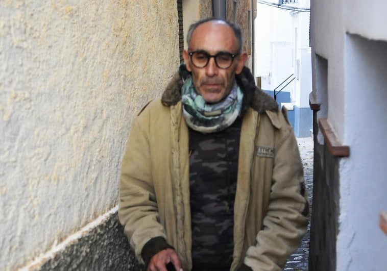 El bello pueblo de Granada de 400 habitantes con una de las calles más estrechas de España