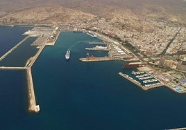 Vista del Puerto de Almería.