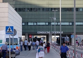 El Hospital Clínico San Cecilio de Granada.