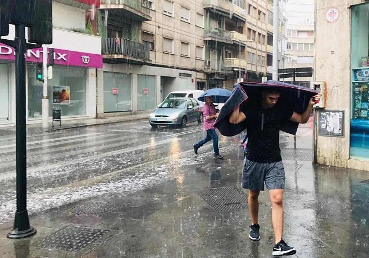 Meteorólogos señalan las 24 horas del cambio del tiempo en Granada: diez grados menos y lluvias