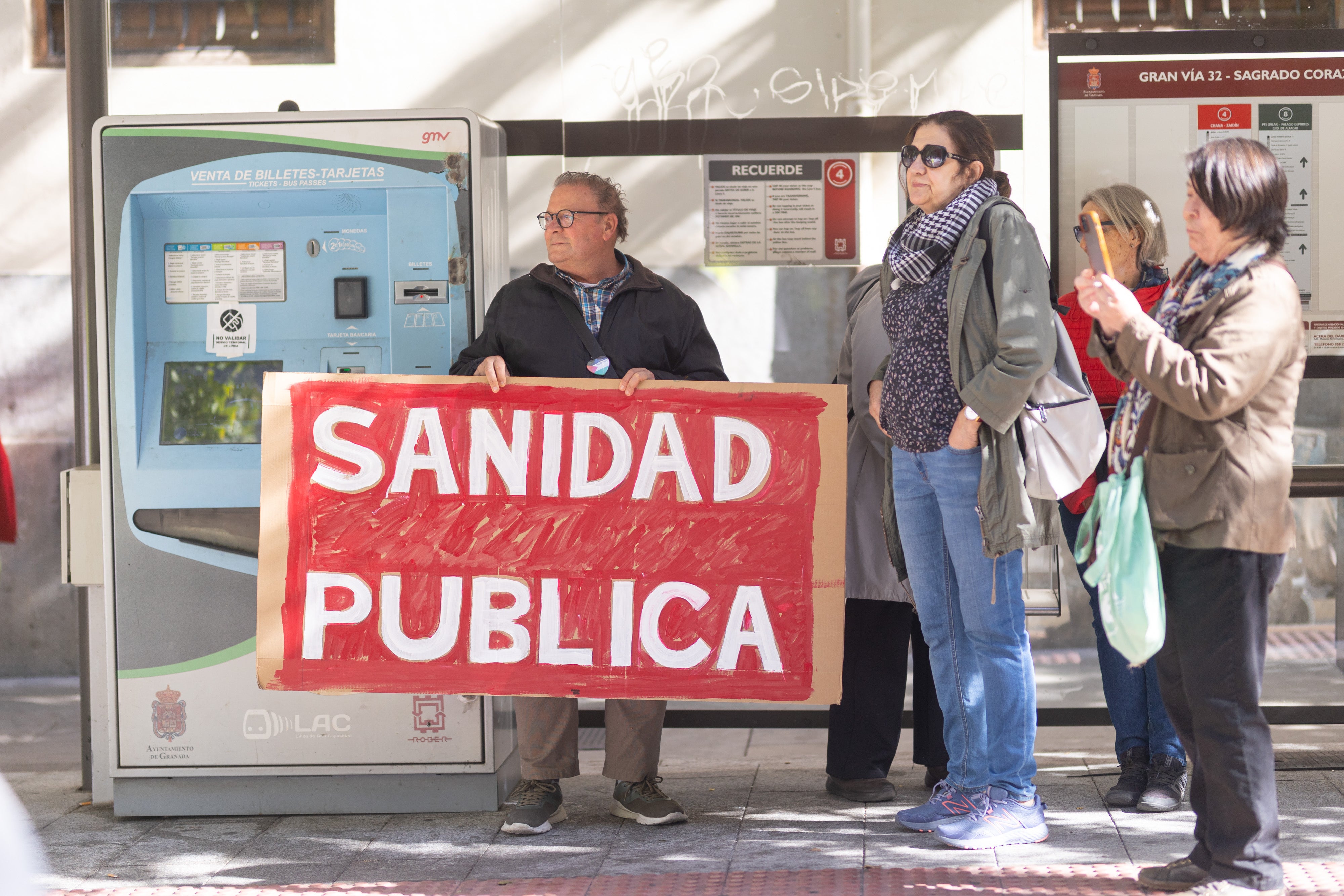 La manifestación en Granada en defensa de la Sanidad, en imágenes