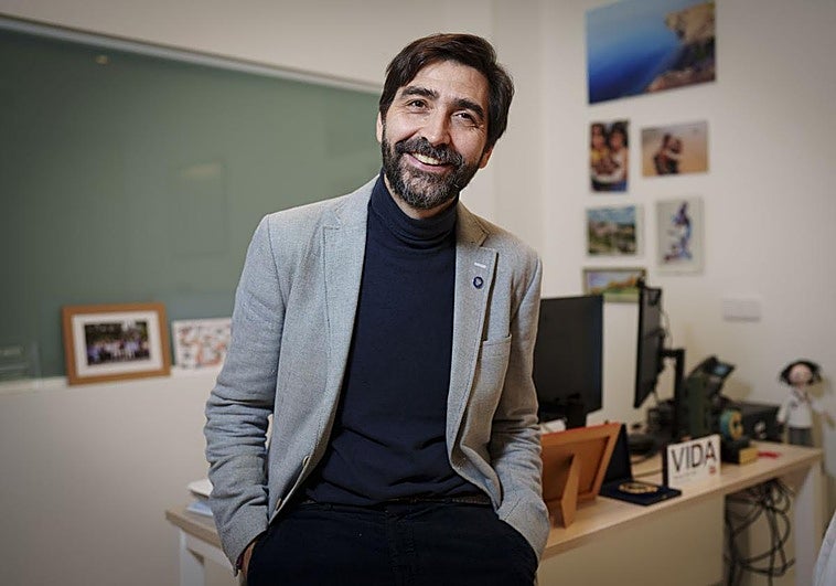 El pediatra granadino que quiere curar a todos los niños con cáncer, y lo está consiguiendo