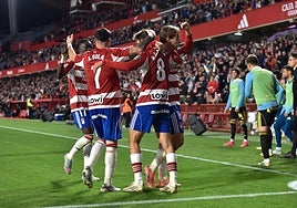 Celebración del gol de Alemañ.