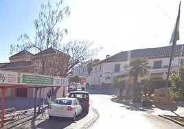 El teléfono 112 ha recibido un aviso a la 1,30 horas de la colisión de dos vehículos en la Plaza de los Patos, se indicaba además que uno de los coches estaba ardiendo.