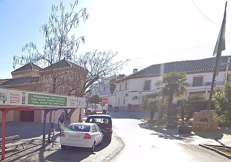 Cuatro heridos al colisionar un coche con otro aparcado en el centro de Peligros