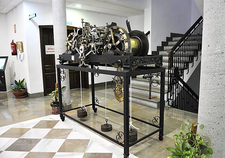 El valioso reloj de las 8.000 pesetas que guarda un pueblo de Granada en su Ayuntamiento