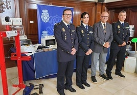 En la sala del Trono de la Subdelegación se ha explicado el funcionamiento del laboratorio.